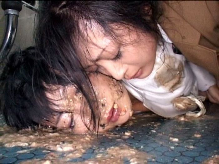 制服ブレザーがゲロまみれになる嘔吐！JKをイラマチオと浣腸で汚す