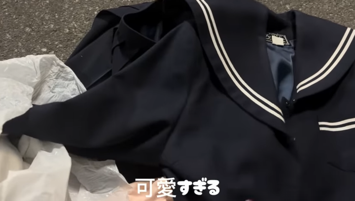 セーラー服を衣類ゴミから救出！JKが卒業式後に捨てた制服をGET